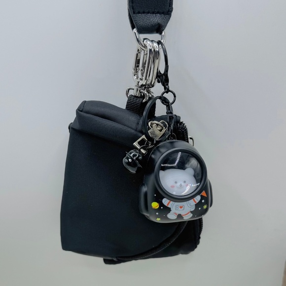 Dual Power pouches w/ Bear Astronaut Light up Keychain - Picture 2 of 8